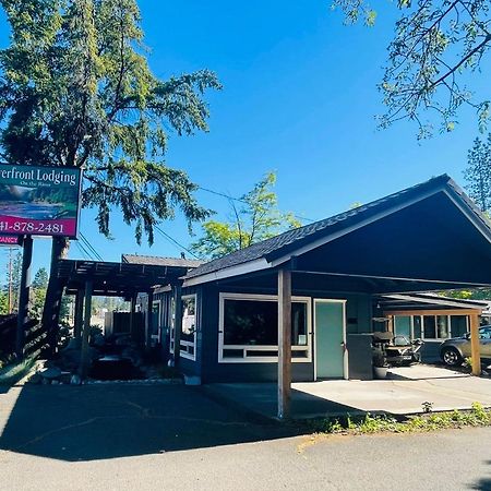 Riverfront Lodging Shady Cove Bagian luar foto