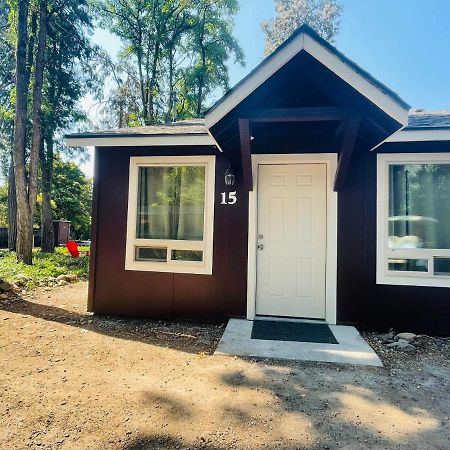Riverfront Lodging Shady Cove Bagian luar foto