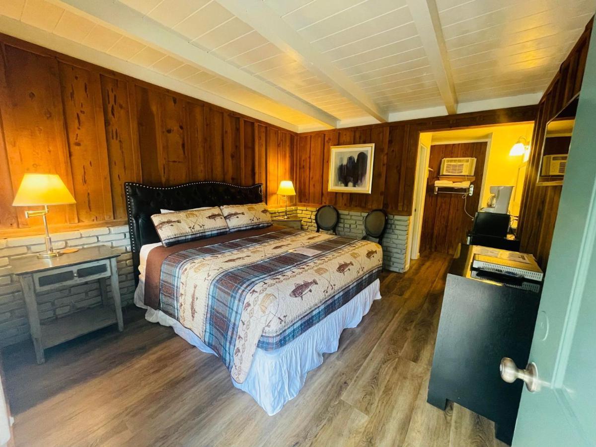 Riverfront Lodging Shady Cove Bagian luar foto