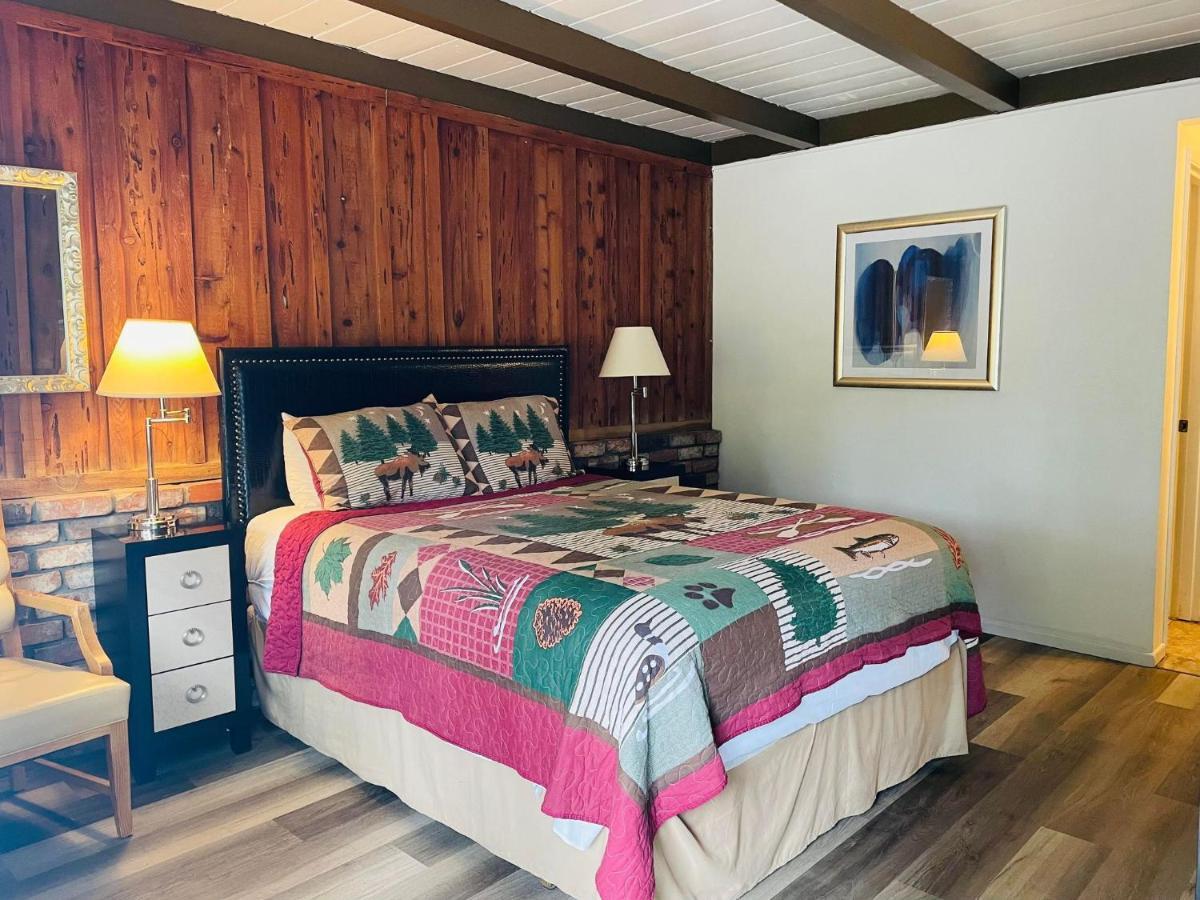 Riverfront Lodging Shady Cove Bagian luar foto