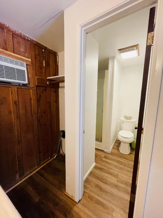 Riverfront Lodging Shady Cove Bagian luar foto