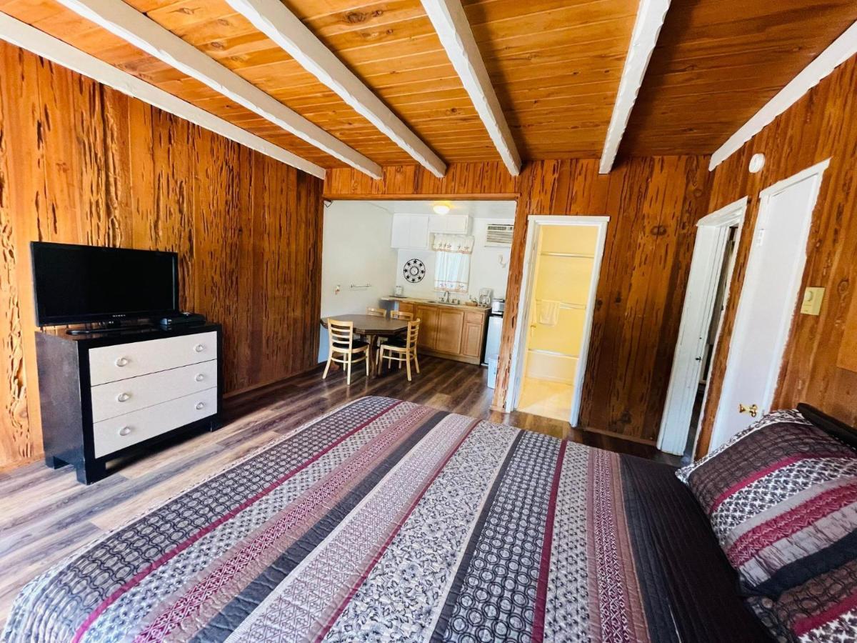 Riverfront Lodging Shady Cove Bagian luar foto