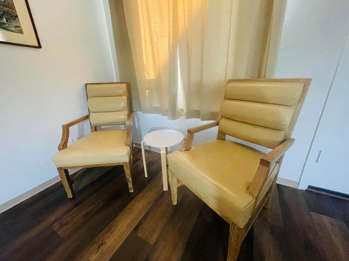 Riverfront Lodging Shady Cove Bagian luar foto